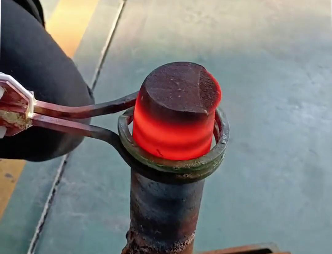 海拓手持式高頻加熱機(jī)，加熱實(shí)心棒料真有一手！