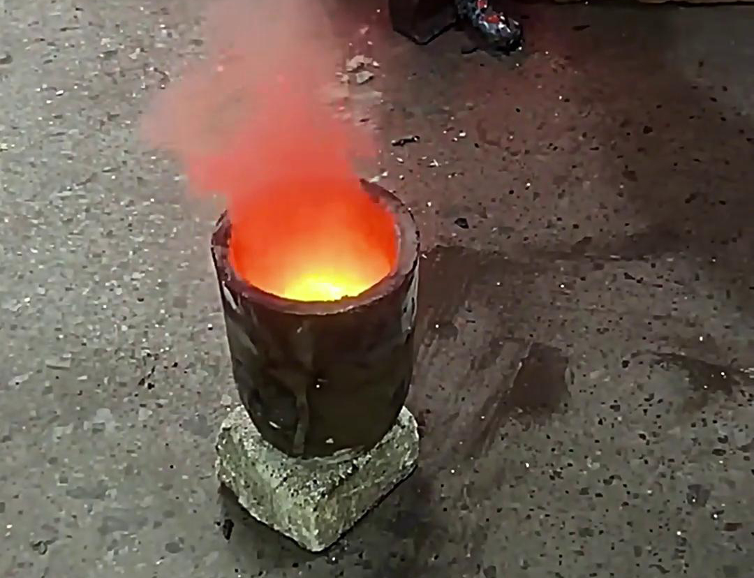 海拓中高頻感應(yīng)加熱熔煉爐，小型金屬加工工廠的得力伙伴
